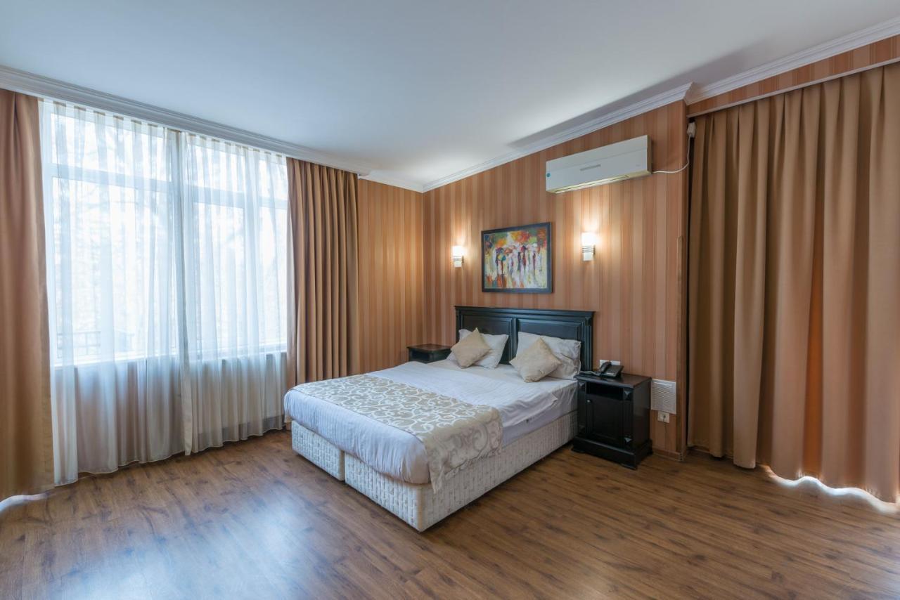 Garden View Hotel Tbilisi ภายนอก รูปภาพ